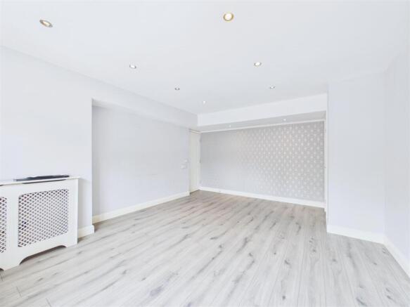 4 bed Detached for sale Image 5