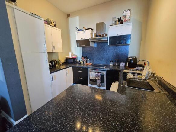 1 bed House Share to rent Image 5