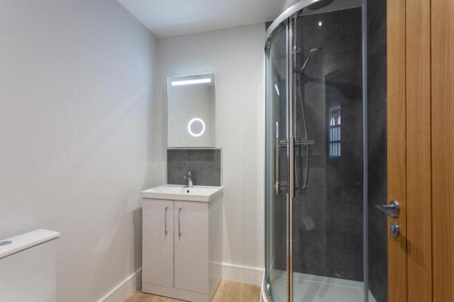2 bed Apartment to rent Image 7