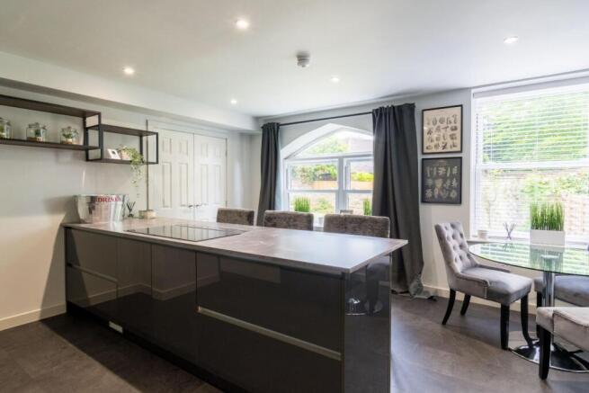 3 bed Semi-Detached for sale Image 4