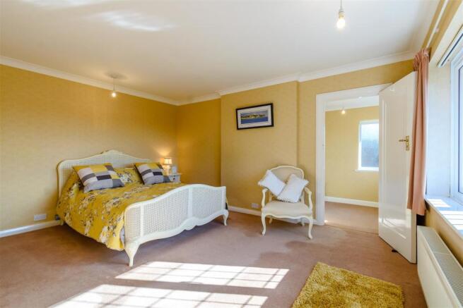 8439245-interior11.jpg