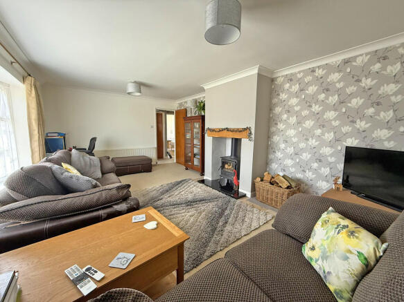 2 bed Detached Bungalow for sale Image 4