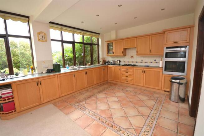 Kitchen a.jpg
