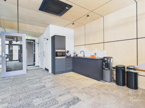 CAM02127G0-PR0375-STILL005