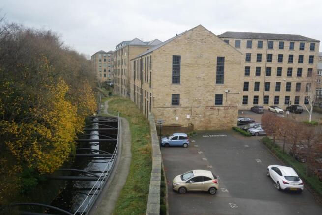 2 bed Apartment to rent Image 11