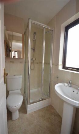 EN-SUITE SHOWER ROOM