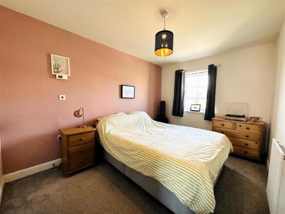 3 bed Semi-Detached for sale Image 9