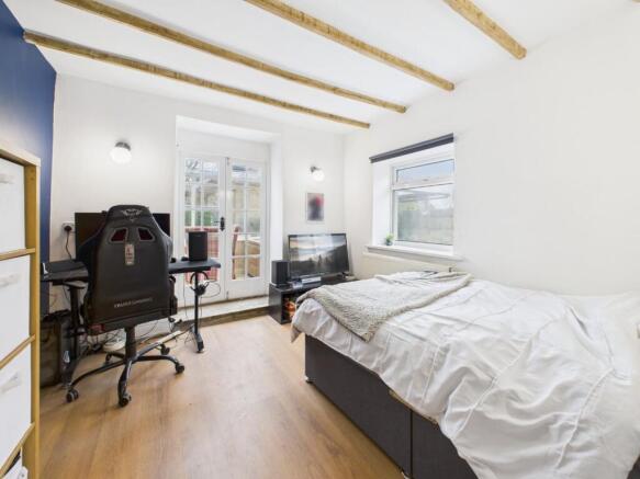 4 bed Semi-Detached for sale Image 8