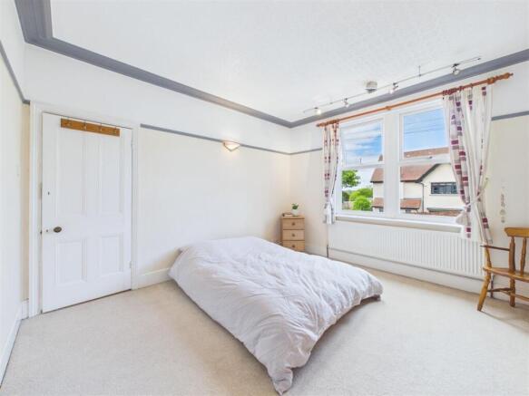 5 bed Semi-Detached for sale Image 11