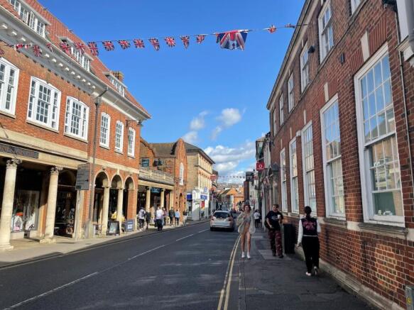 PHOTO 3  33 The Borough Farnham.jpg