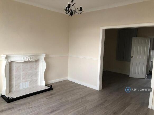 2 bed Terraced to rent Image 4