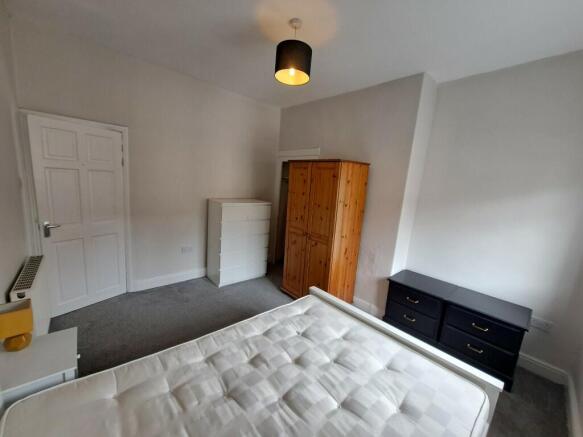 2 bed Terraced to rent Image 11