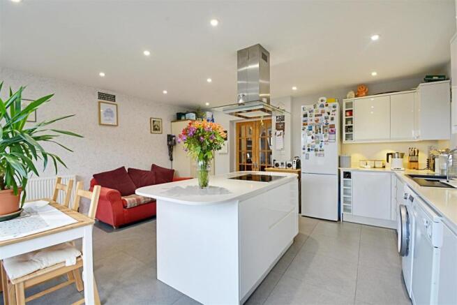 Kitchen 1.jpg