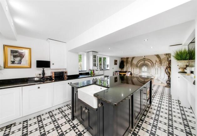 KITCHEN 3.jpg