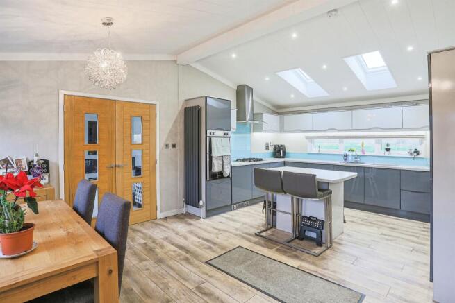 2 bed Park Home for sale Image 5