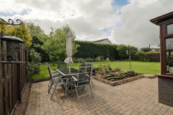 70 Belstane Rd, Carluke ML8 4BG-12.jpg