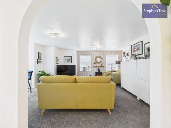 Lounge/ Dining Room