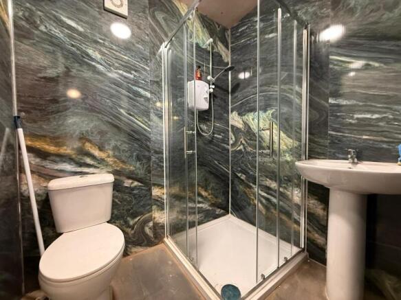 2 bed End of Terrace to rent Image 5