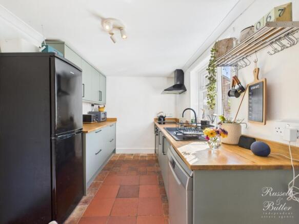 CAM02127G0-PR0344-STILL004