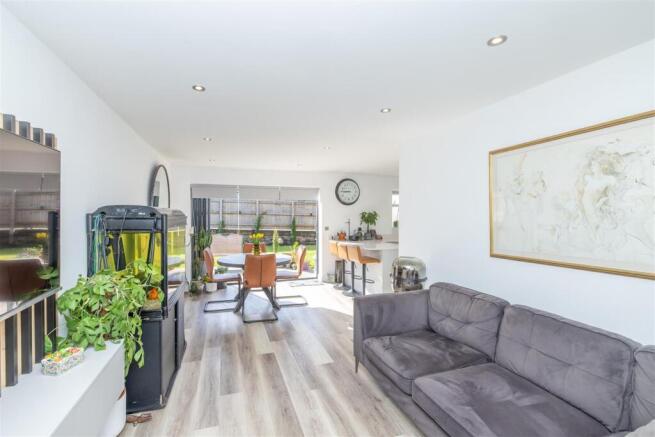 3 bed Semi-Detached for sale Image 4