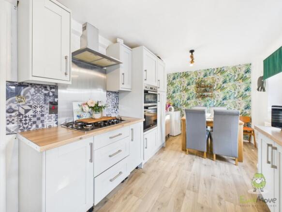 3 bed Semi-Detached for sale Image 8