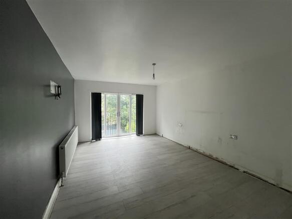 6 bed Detached for sale Image 11