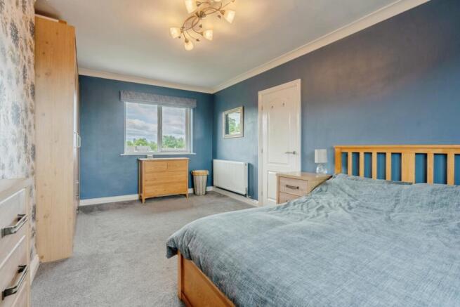 4 bed Semi-Detached for sale Image 12