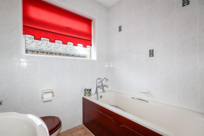 4 bed Detached Bungalow for sale Image 12