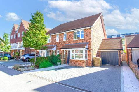 Red Cedar Avenue, Fleet, GU51