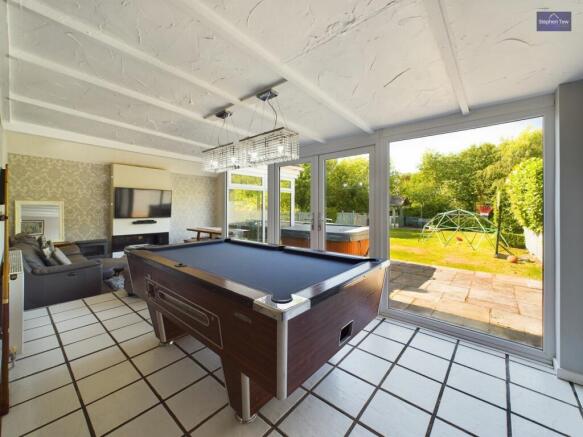 Dining/Entertainment Room
