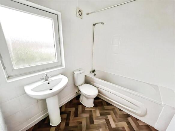 3 bed Terraced to rent Image 8