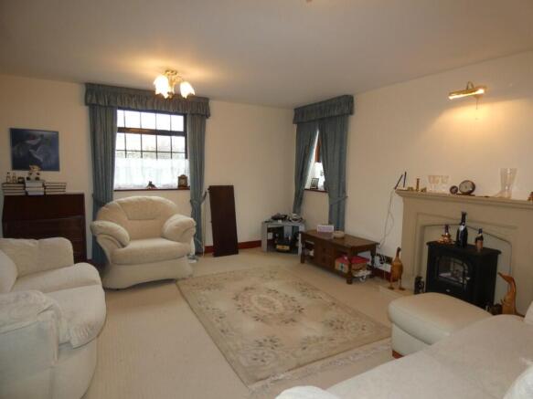 5 bed Detached for sale Image 7