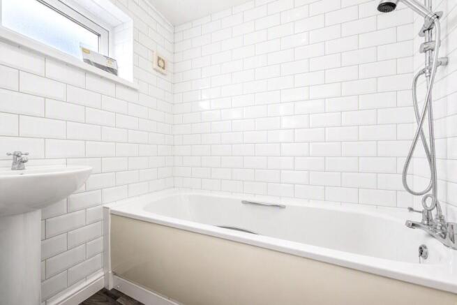 3 bed Terraced to rent Image 4