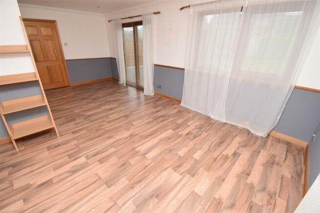 DINING AREA.JPG
