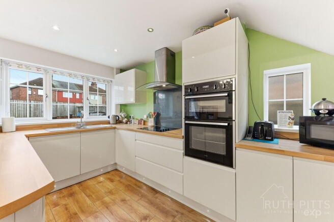 3 bed Semi-Detached for sale Image 4