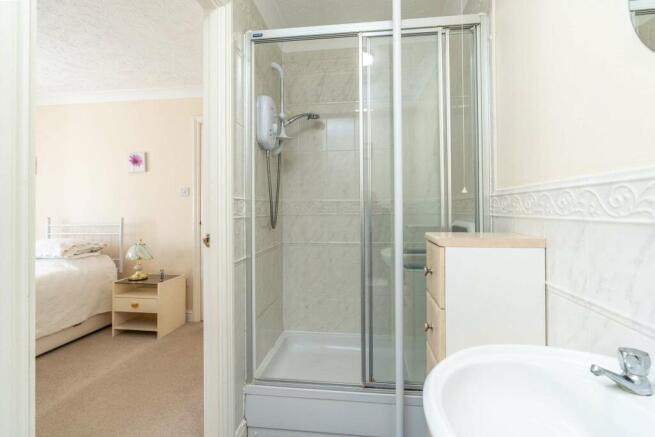 Ensuite to Bed 1