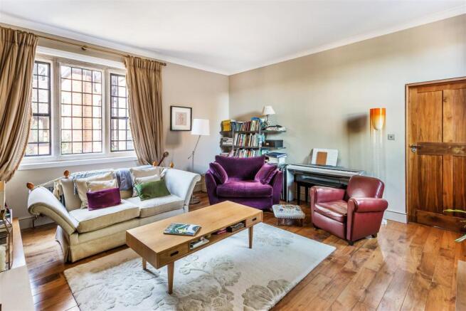 house. estate agency Frensham 7 The Grange