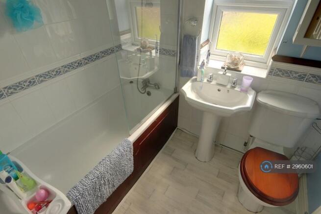 4 bed Detached to rent Image 5