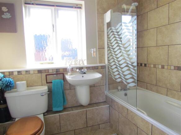 main bathroom.JPG
