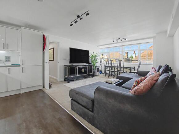 Open plan kitchen/Lounge area