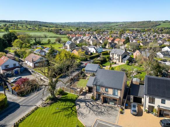 5 bed Detached for sale Image 7