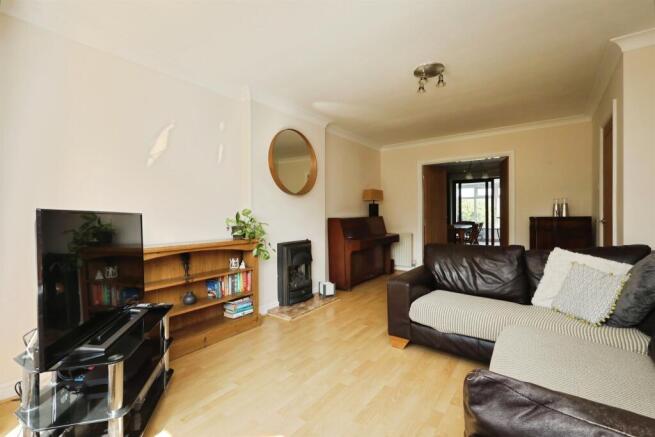 4 bed Detached for sale Image 6