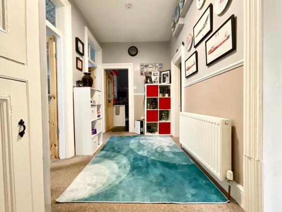 3 bed Flat for sale Image 5