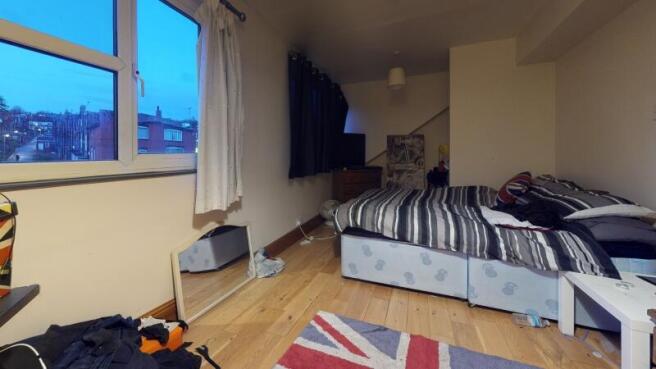 4 bed Flat to rent Image 5
