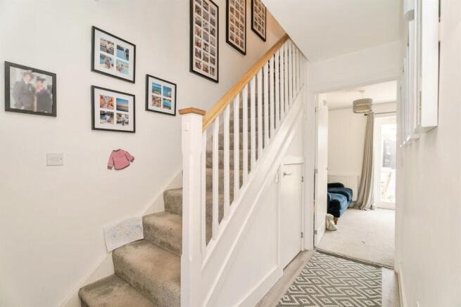 Kestrel Drive, Holt photo 4
