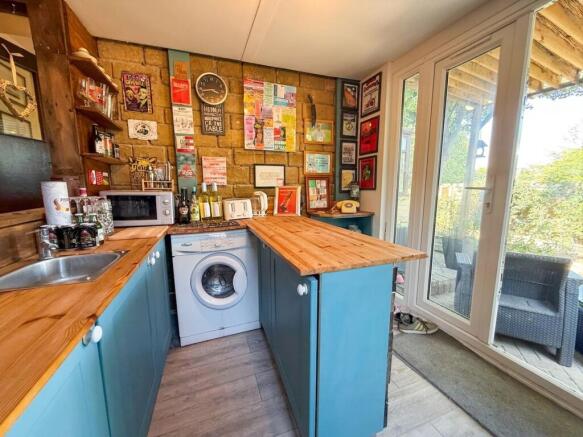 3 bed Semi-Detached for sale Image 10