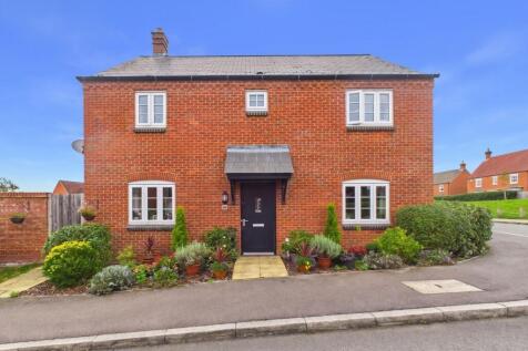 Lagonda Drive, Brackley, NN13