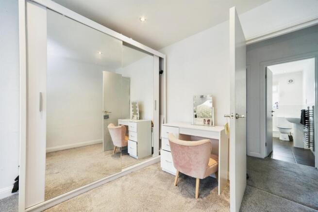 2 bed Flat for sale Image 8