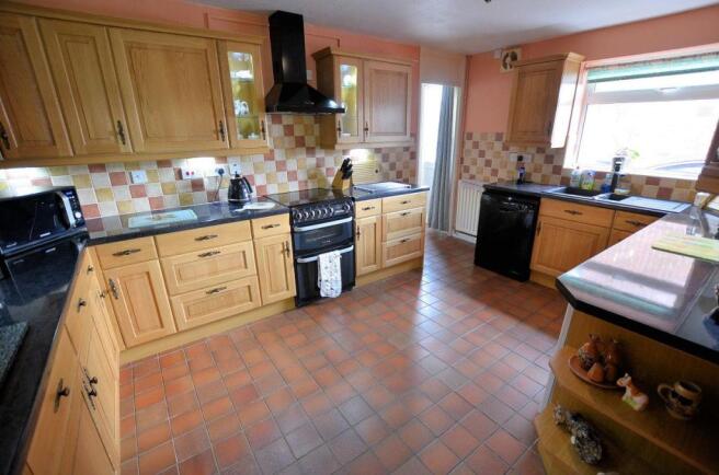 Kitchen Main.jpg