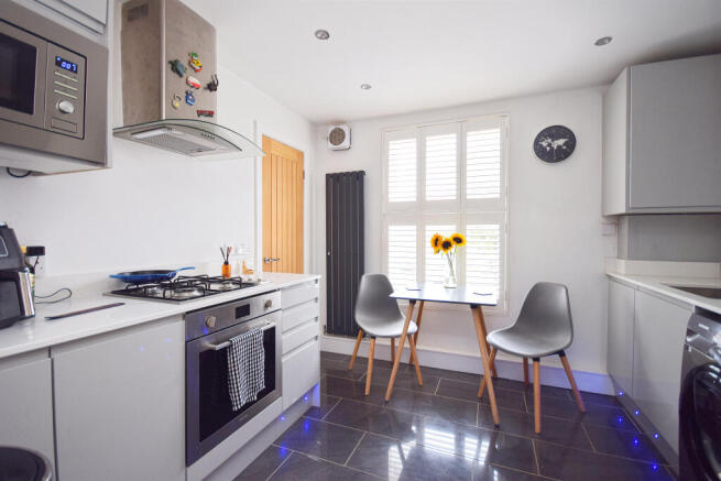 1 bed Apartment to rent Image 3